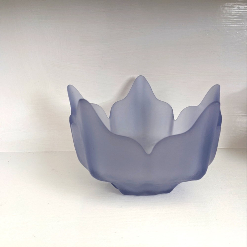 Vintage Viking Glass Lotus Bowl – Amethyst Purple Mid-Century Decor